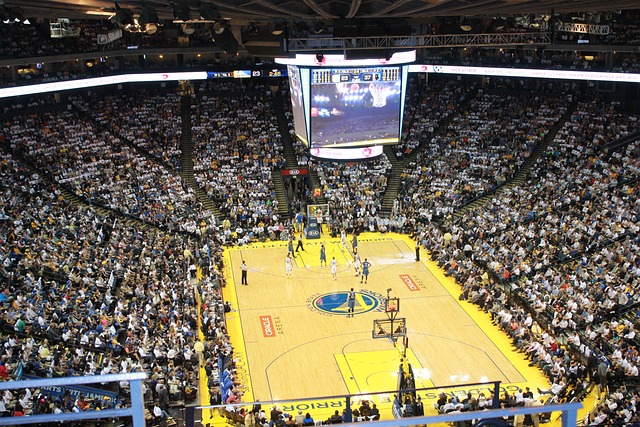 NBA：湖人险胜火箭 詹姆斯砍下35分